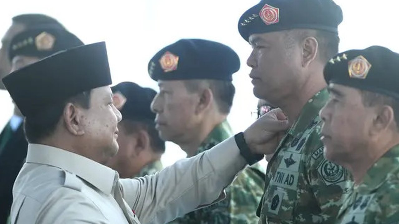 Jenderal Tandyo Budi Revita (Kiri) (Dok:tniad.mil.id)