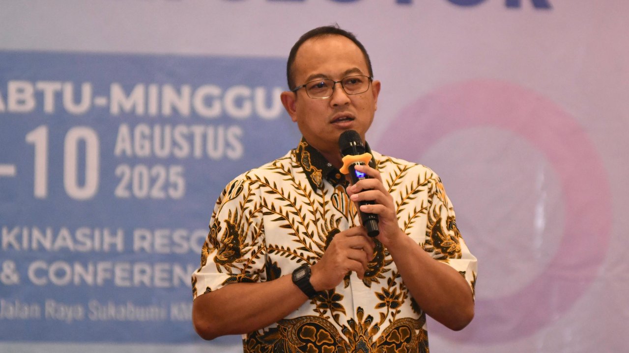 Corporate Secretary Pertamina Arya Dwi Paramita menyampaikan pemaparan pada acara E2S Retreat 2025 “Collaboration To Advance The ESDM Sector”