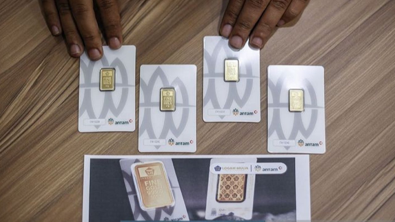 Harga Emas Antam Hari Ini Turun, di Bawah Rp2 Juta per Gram