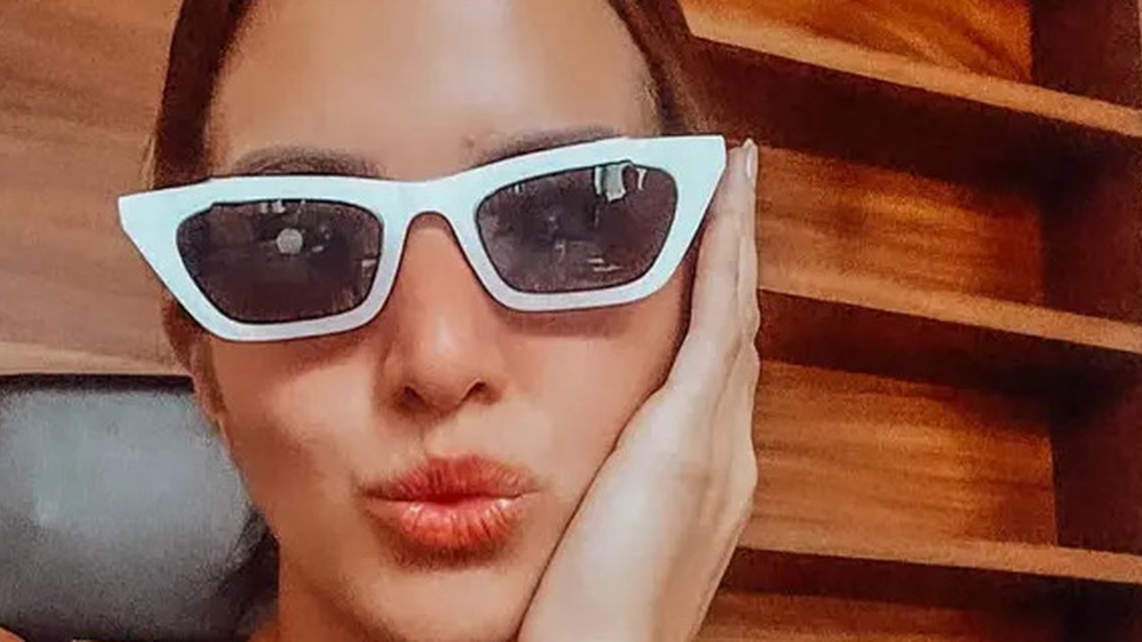 7 Model Kacamata Nia Ramadhani, Tampil Modis di Berbagai Kesempatan dengan Gaya Elegan (sumber: Instagram/ramadhaniabakrie)