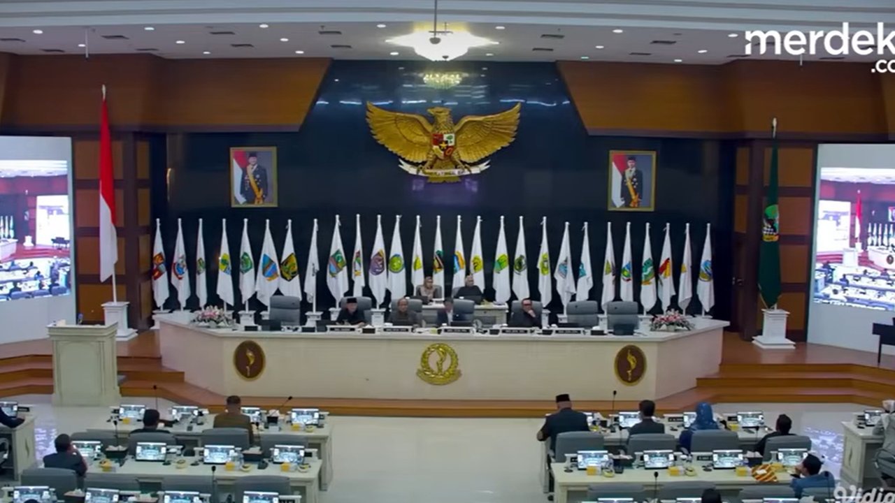 VIDEO: Banjir Interupsi, PDIP Keras Ramai-Ramai Serang Dedi Mulyadi di Rapat DPRD