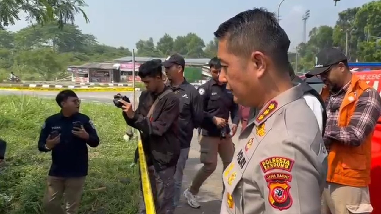 Polisi Sidik Penemuan Mayat Pemuda di Semak-Semak dengan Luka Tusuk di Bandung