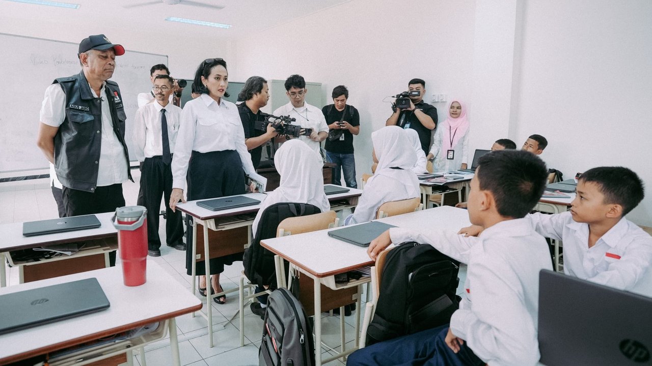 Wamen P2MI Christina Aryani bersama Wakil Menteri Sosial Agus Jabo Priyono Kunjungi Sekolah Rakyat