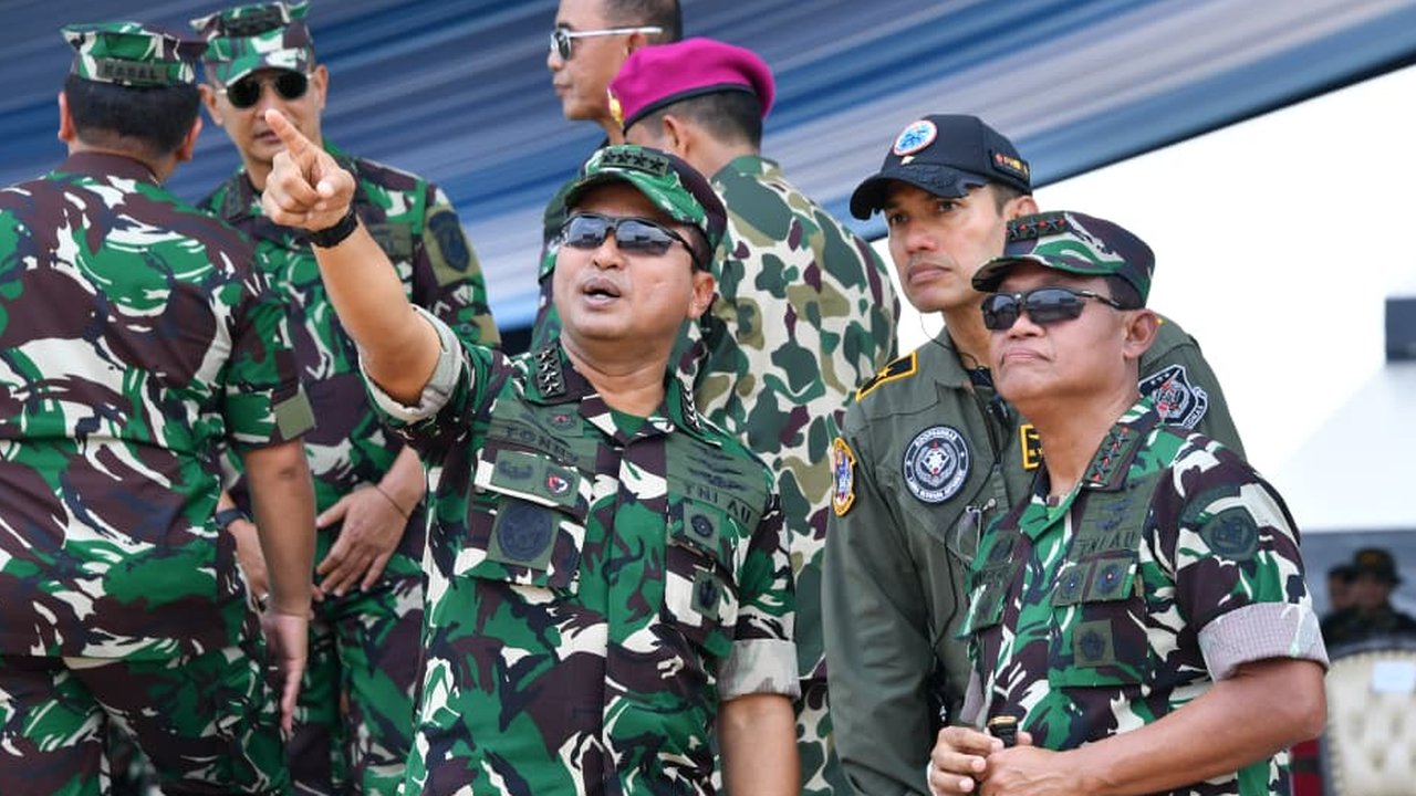 Potret Kasau Didampingi Pangkoopsudnas Tinjau Kesiapan Gladi Bersih Upacara Gepasops Hormil 2025