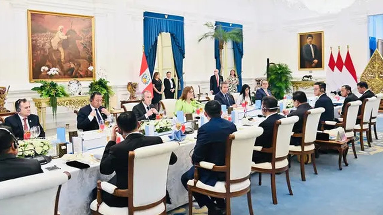 Presiden Republik Indonesia Prabowo Subianto dan Presiden Republik Peru Dina Ercilia Boluarte Zegarra di Istana Merdeka, Jakarta, pada Senin (11/8/2025). (Dok. BPMI Setpres)