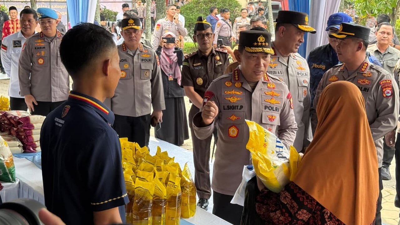 Kapolri Tinjau Gerakan Pangan Murah Polda Banten, Distribusikan 27 Ton Beras SPHP ke Masyarakat