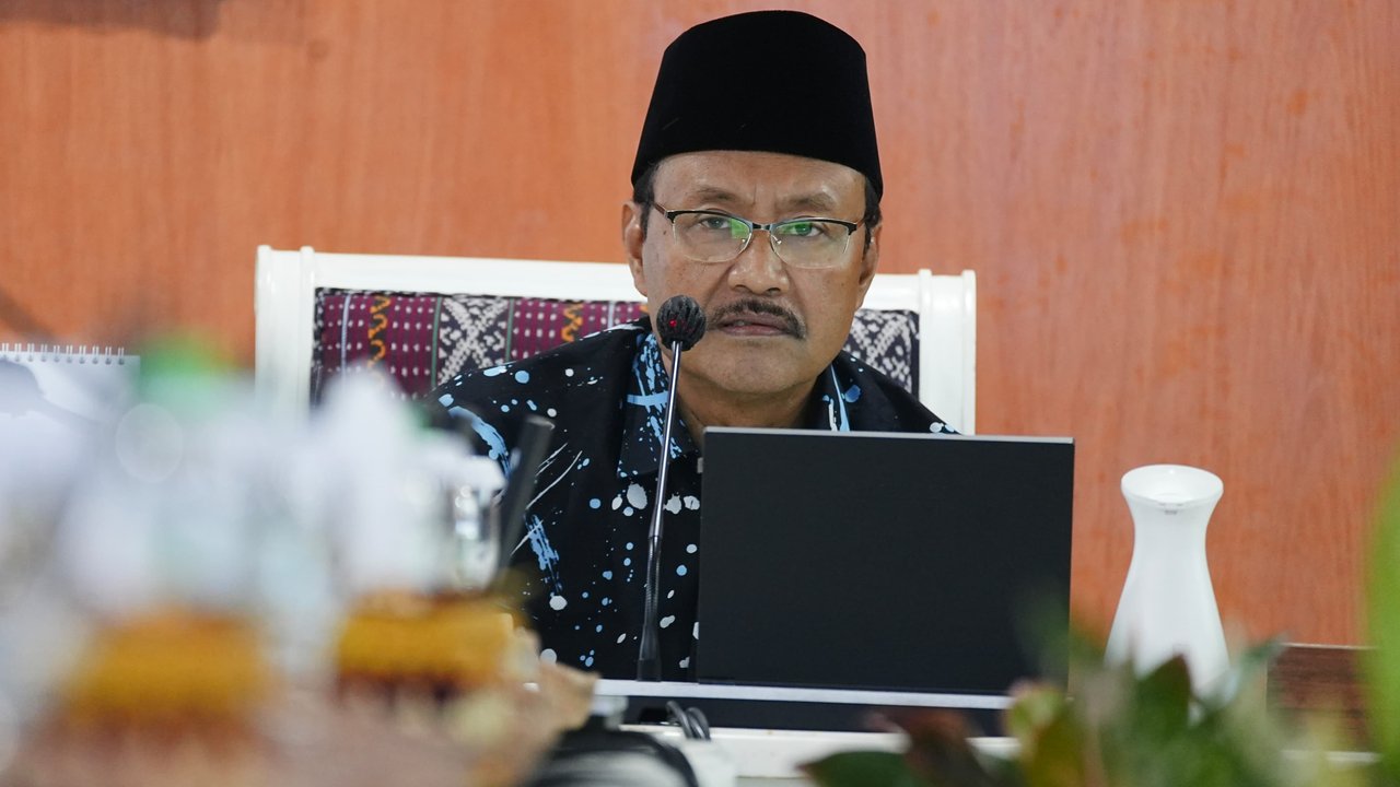 Menteri Sosial Saifullah Yusuf (Gus Ipul) dan Wamensos Agus Jabo Priyono saat Rapat Koordinasi dengan Himbara