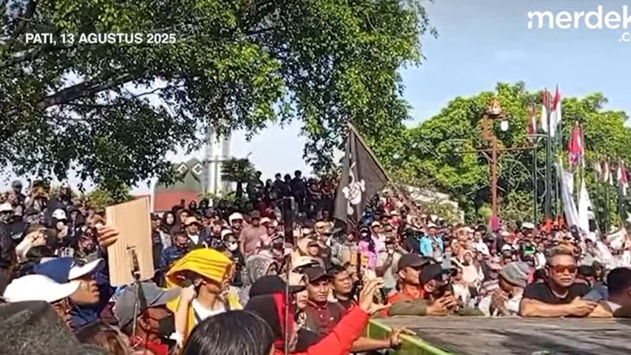 VIDEO: Pati Bergerak! Bendera One Piece Berkibar, Demo Warga Desak Bupati Mundur
