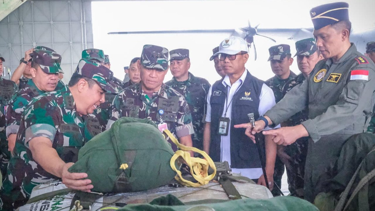 TNI AU Kirim Bantuan Kemanusiaan ke Gaza lewat Sistem Airdrop