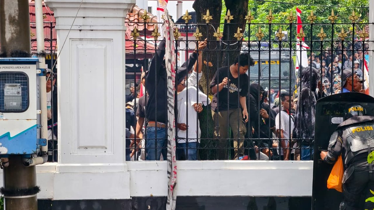 Demo di Pati Memanas, Massa Tuntut Bupati Sudewo Mundur Diduga Disusupi Provokator