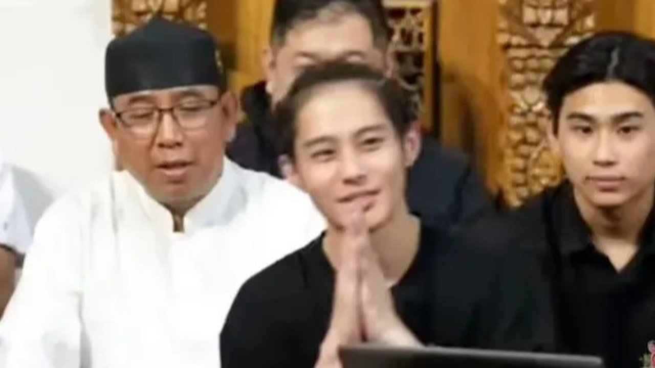 Momen DJ Panda hadiri pengajian Gus Iqdam. [YouTube: @Meisintar]