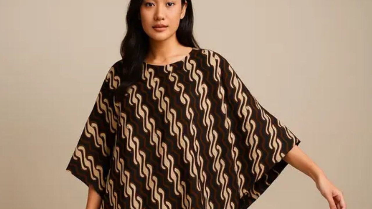 Ilustrasi Model Tunik Batik Lengan Kelelawar