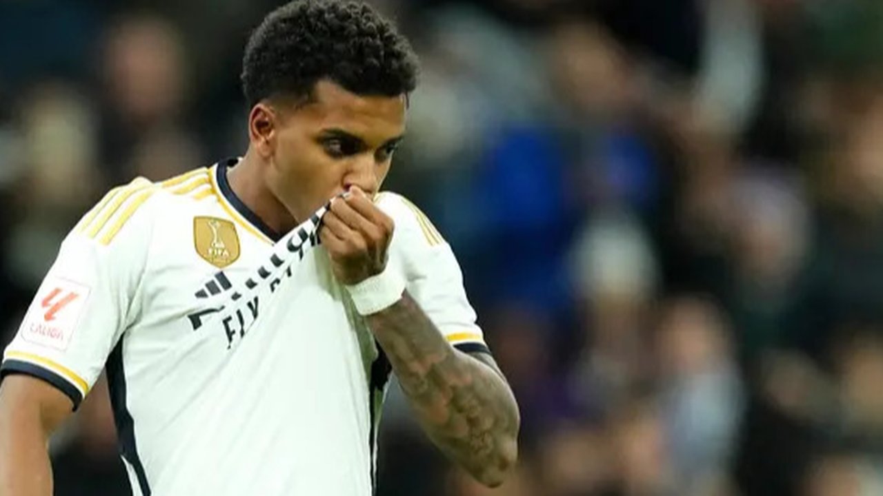 Selebrasi Rodrygo dalam laga Liga Champions antara Real Madrid vs Salzburg, Kamis (23/1/2025). (c) AP Photo/Manu Fernandez