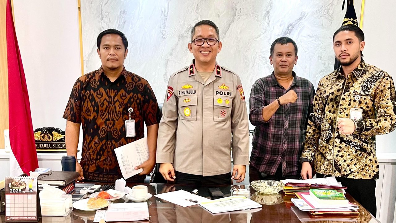 Kuasa Hukum Masyarakat sari DPP ARUN Saat Menemui Wakapolda Kalbar, Brigjen Polisi Roma Hutajulu