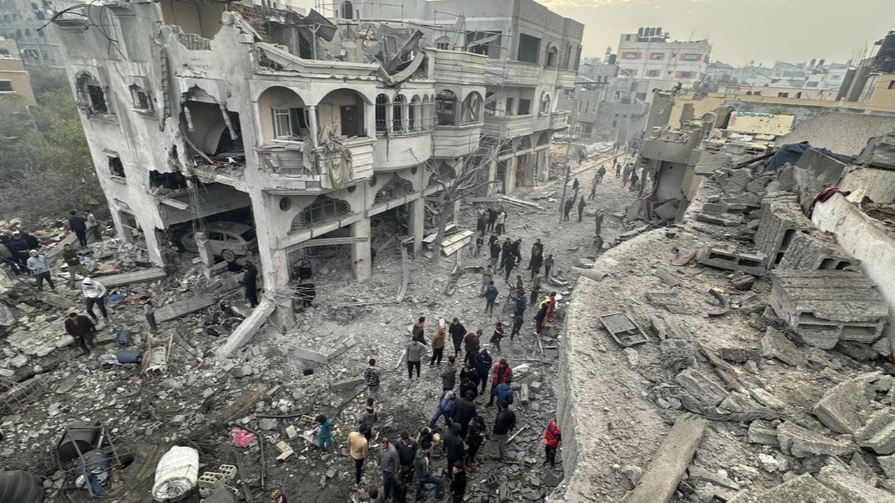 Donald Trump has lifted a hold on sending 2,000-pound bombs to Israel. The US president has also called on Jordan and Egypt to accept more Palestinian refugees from Gaza. DW has the latest.