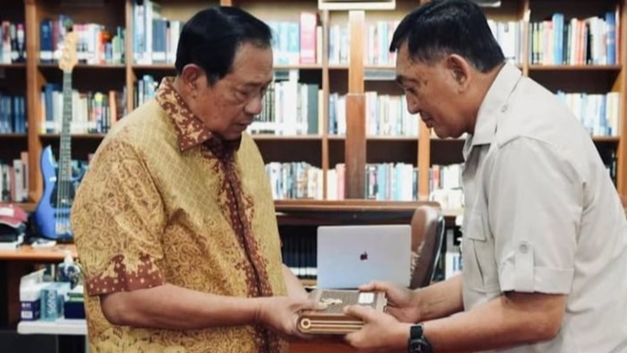 Dua Jenderal Kehormatan Bertemu di Cikeas Bogor, Bahas Misi Penting dari Prabowo Jelang Upacara HUT ke-80 RI