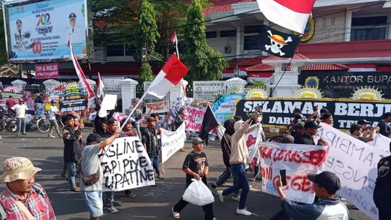 Demo pati berujung ricuh
