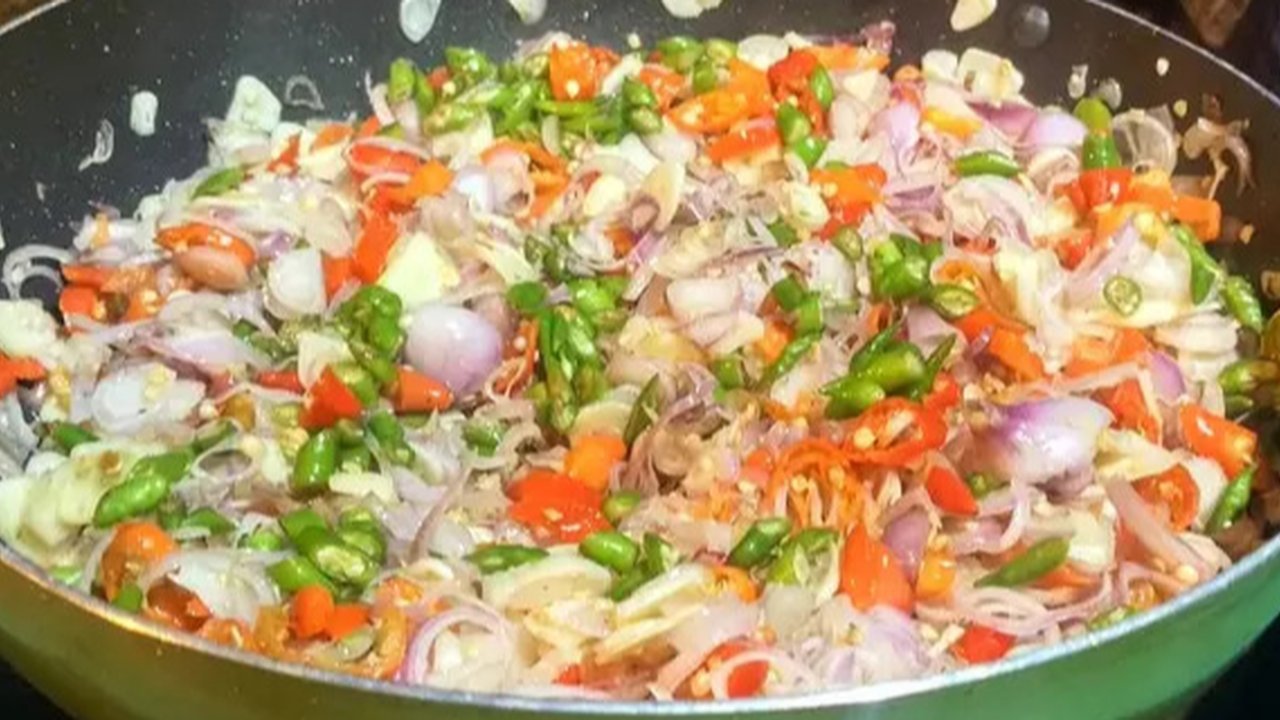 Sambal Matah. (dok. Instagram @meydunk/Asnida Riani)