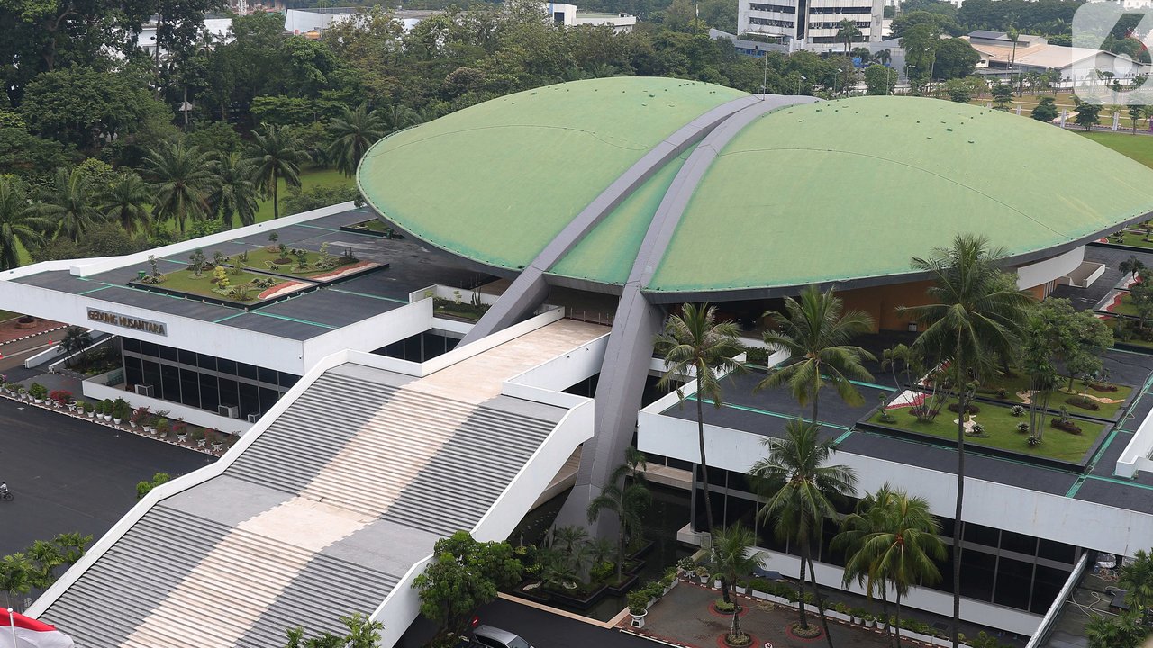 Pemandangan Gedung Nusantara atau Gedung Kura-Kura di Kompleks Parlemen, Senayan, Jakarta, Kamis (19/5/2022). DPR RI menganggarkan Rp 4,5 miliar untuk pengecatan, waterproofing, dan sejumlah komponen terkait dome Gedung Kura-Kura. (Liputan6.com/Angga Yuniar)