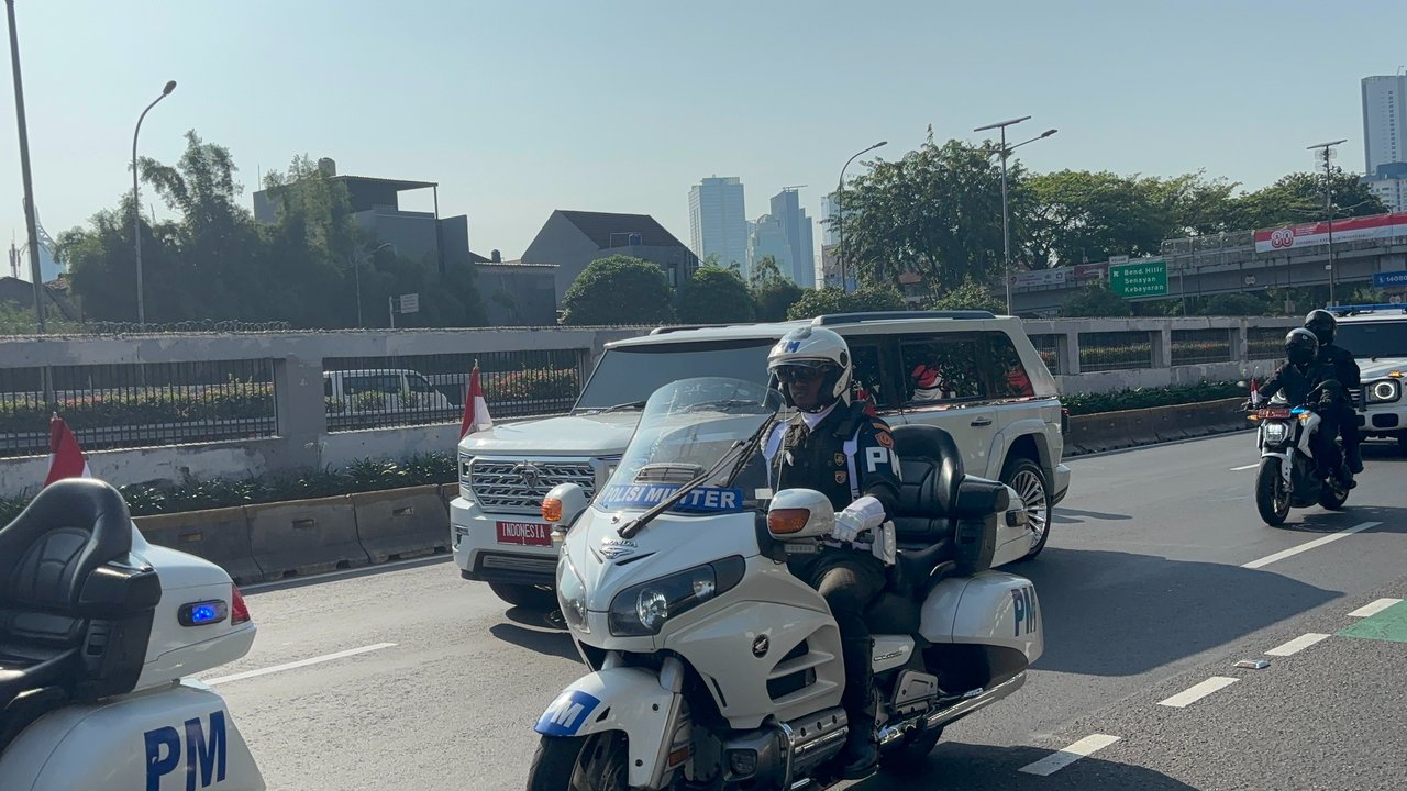 MV3 Garuda Limousine putih
