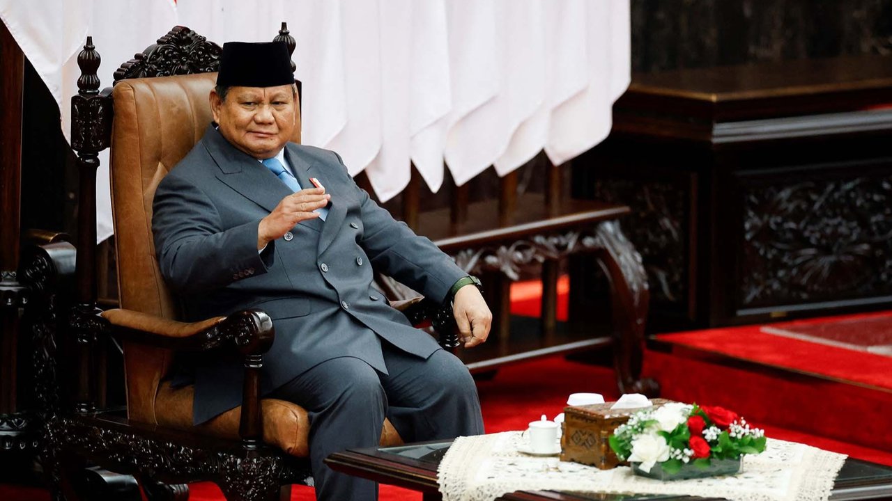 Presiden Indonesia Prabowo Subianto bersama  Wakil Presiden Indonesia Gibran Rakabuming Raka setibanya di Gedung Nusantara, Kompleks Parlemen, Jakarta, Jumat (15/8/2025).