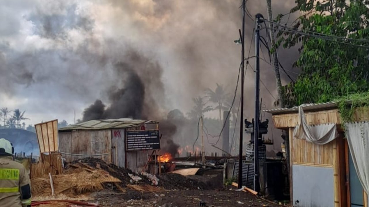 16 Unit Vila Terbakar di Vila Ulaman Bali, Total Kerugian Belum Bisa Diperkirakan