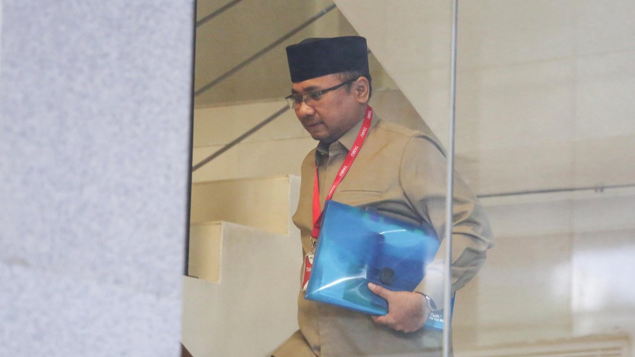 Mantan Menteri Agama Yaqut Cholil Qoumas  saat memenuhi panggilan Komisi Pemberantasan Korupsi di Gedung KPK, Jakarta, Kamis (07/08/2025). Kedatangan Yaqut ke kantor lembaga antirasuah untuk diperiksa dalam kasus dugaan korupsi kuota haji pada 2024.