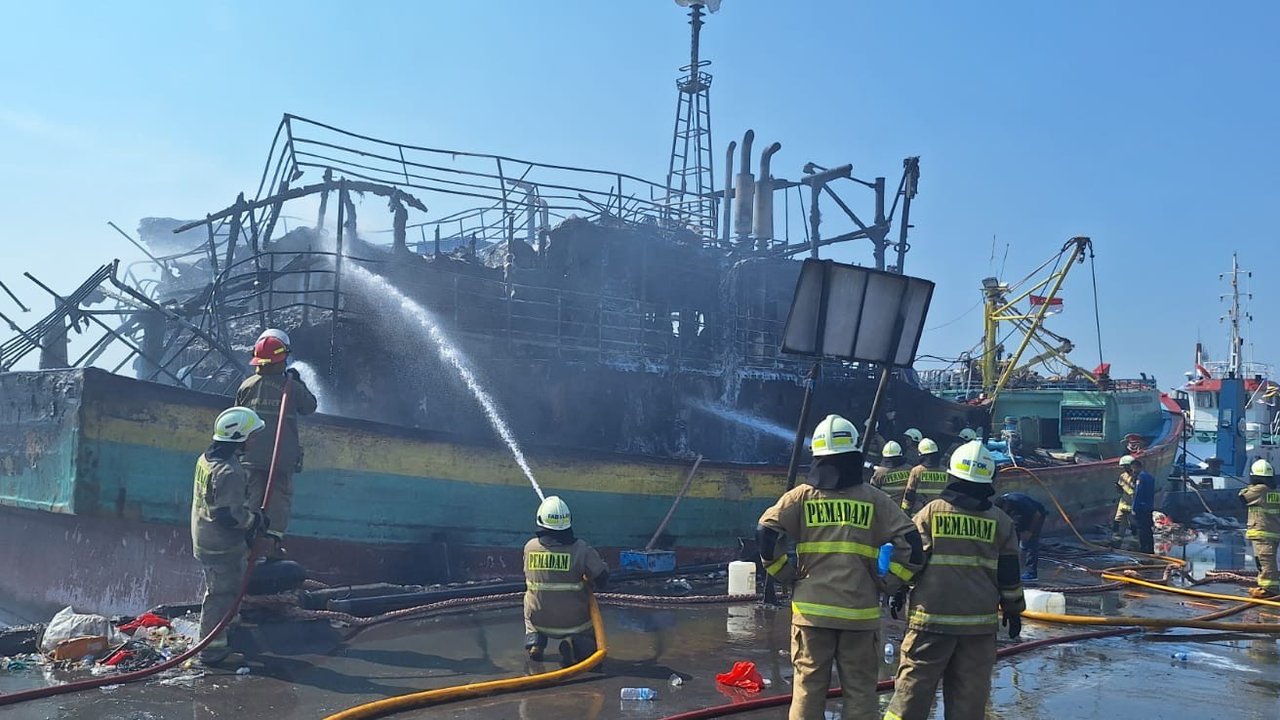 4 Kapal Nelayan Terbakar di Muara Baru
