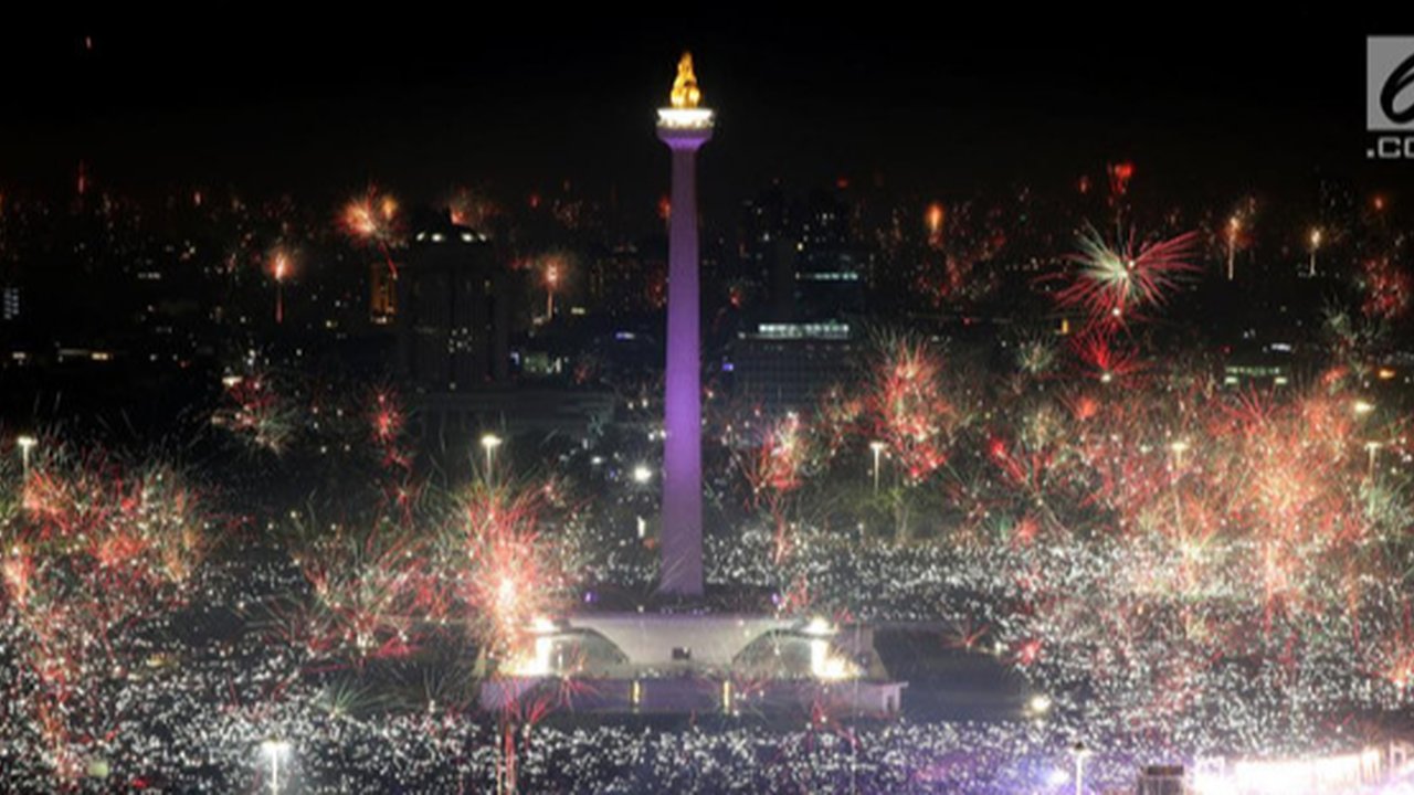 Potret perayaan di kawasan silang Monumen Nasional (Monas). (Liputan6.com/Johan Tallo)