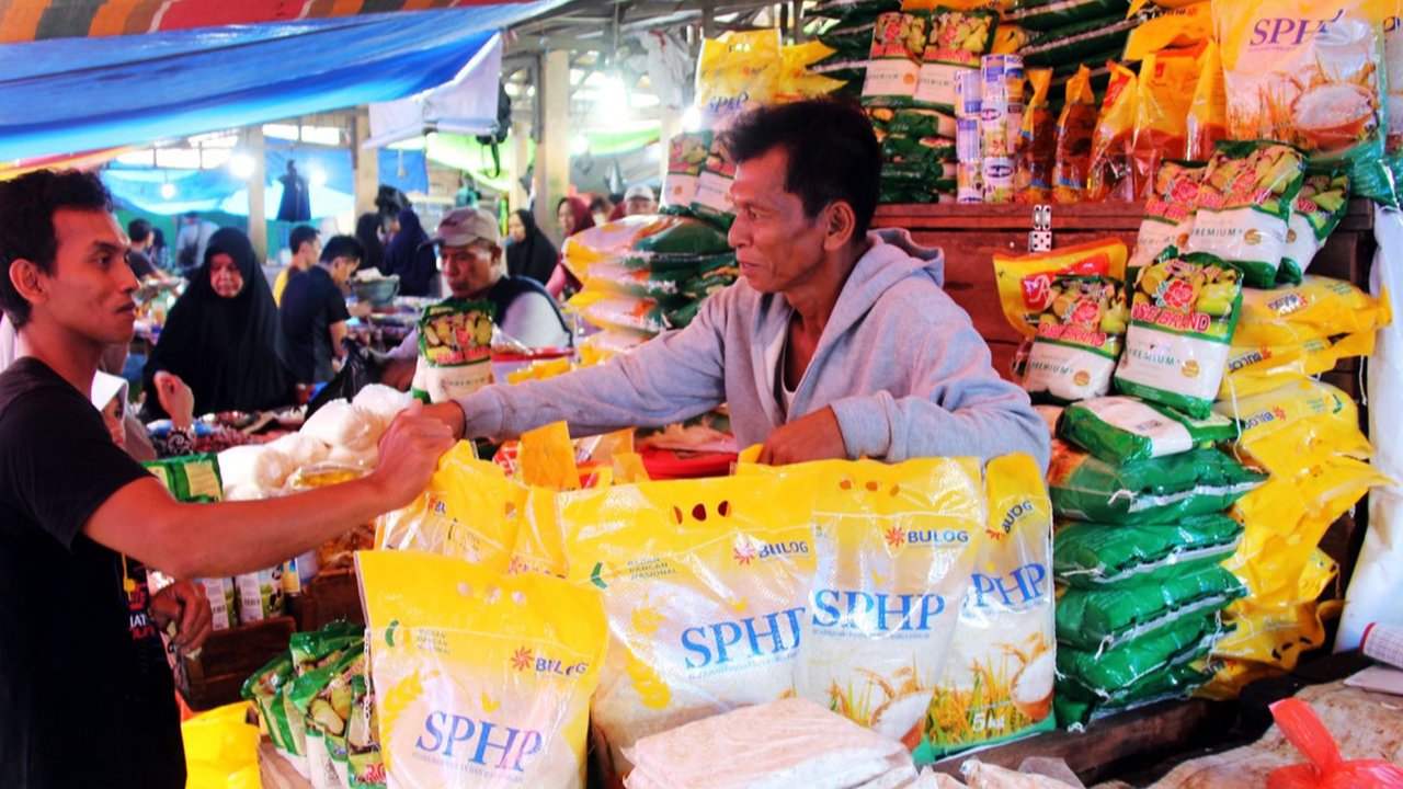 Pengamat: Harga Beras Melonjak Rp5.000 di Tengah Stok Melimpah, Produsen Besar Manipulasi Harga
