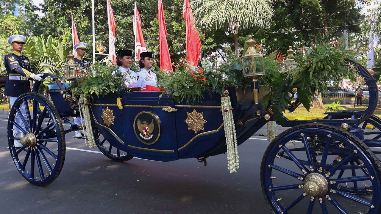 Kirab Merah Putih HUT ke-80 Republik Indonesia di Monas, Jakarta, Minggu (17/8/2025). Kirab tersebut menuju Istana Merdeka untuk pelaksanaan upacara HUT ke-80 RI dengan tema Bersatu Berdaulat, Rakyat Sejahtera, Indonesia Maju.