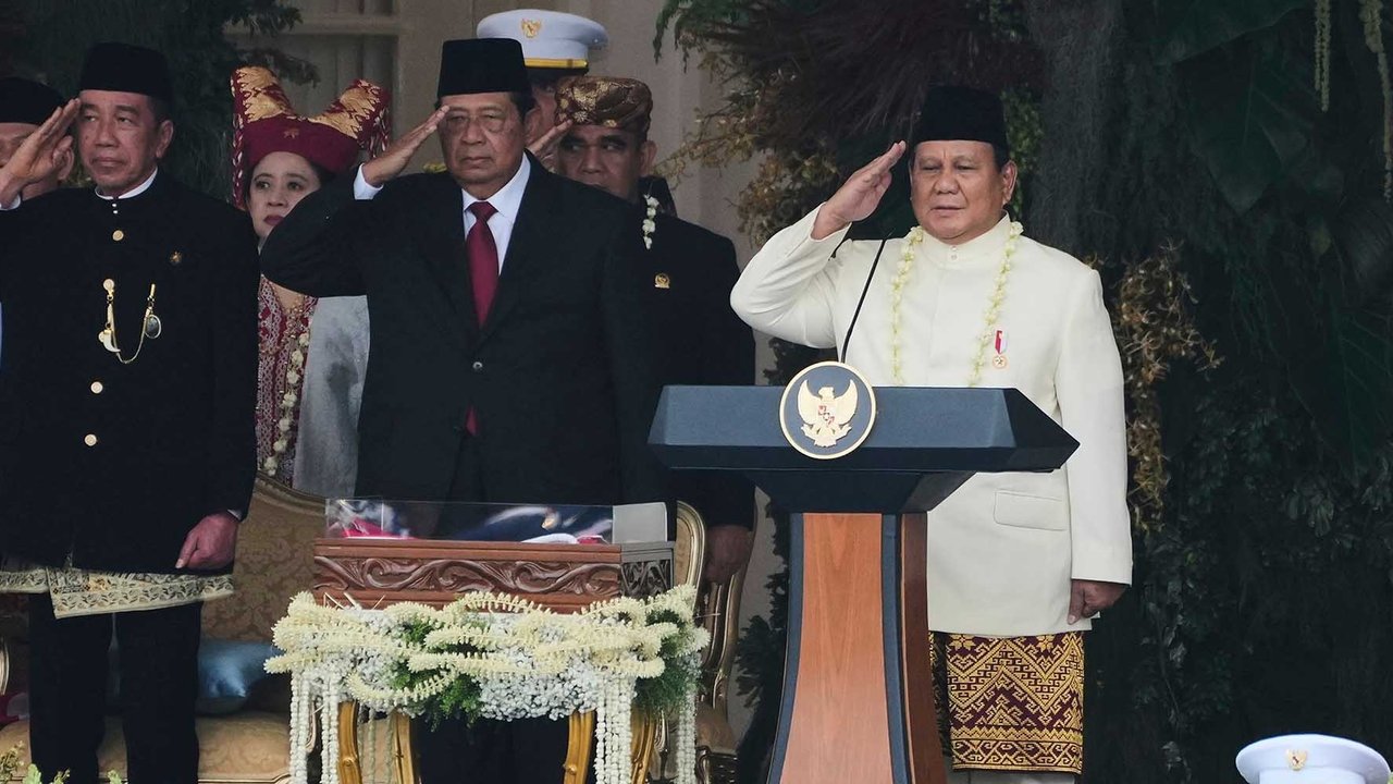 Ada Kaitan dengan Kerajaan, Ternyata Ini Makna Baju Beskap Melayu dan Kalung Bunga Melati di HUT RI ke-80