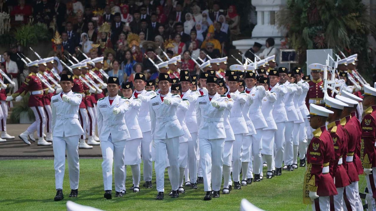 Tim 'Indonesia Bersatu' Laksanakan Penurunan Bendera di Istana, Kolonel Penerbang Sunar Adi Wibowo Jadi Komandan Upacara