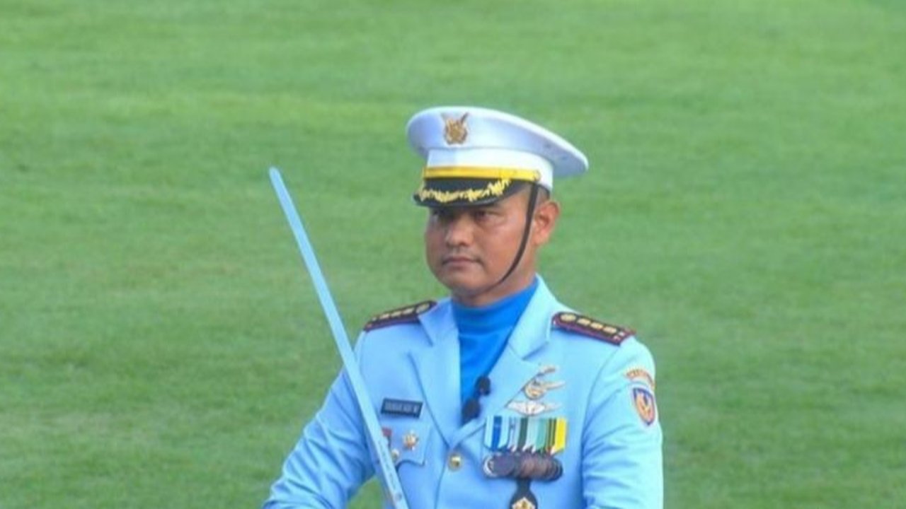 Kiprah Kolonel Penerbang Sunar Adi Wibowo, Komandan Upacara Penurunan Bendera Merah Putih HUT ke-80 RI di Istana