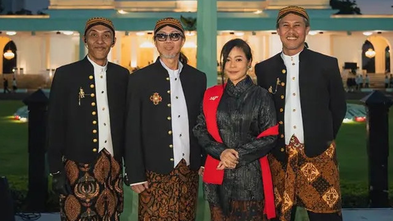 Artis di Upacara Penurunan Bendera HUT ke-80 RI di Istana Merdeka. [YouTube: Sekretariat Presiden]