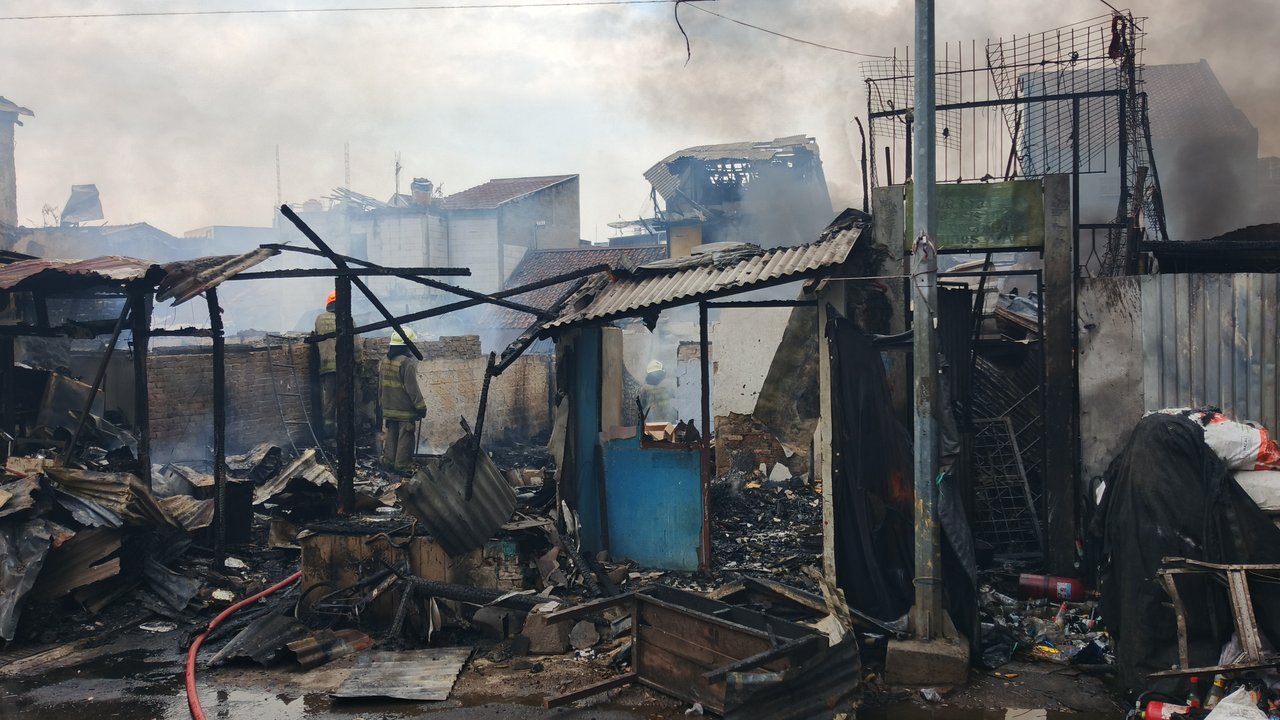 21 Kepala Keluarga Terdampak Kebakaran Dekat Pasar Ancol Bandung, Warga Butuh Beras hingga Selimut