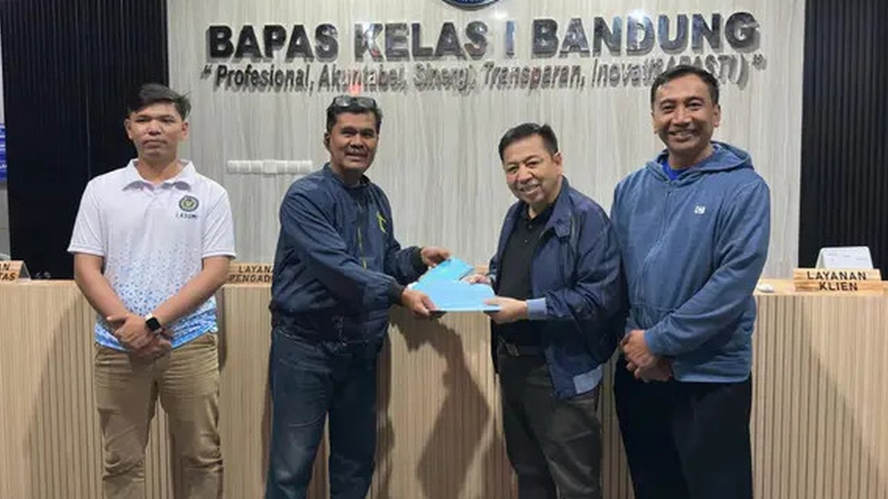 Terpidana korupsi E-KTP, Setya Novanto (kiri) usai menjalani pemeriksaan di Gedung KPK, Jakarta, Kamis (12/9/19). SN diperiksa sebagai saksi kasus tindak pidana korupsi Pengadaan Paket Penera