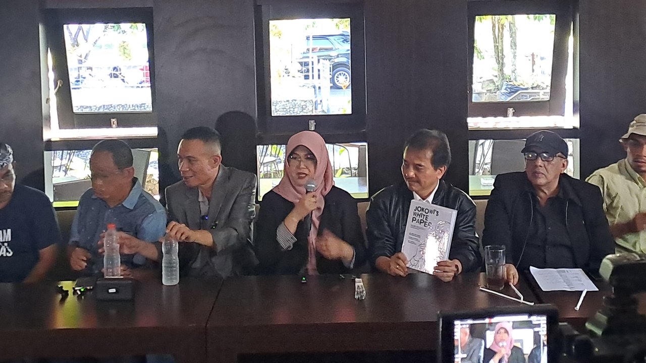 Batal Diluncurkan di UGM, Ini Isi Buku Jokowi's White Paper Karya Roy Suryo Cs