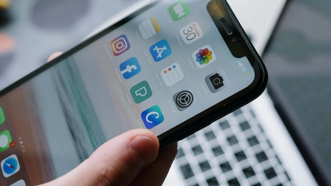 iPhone 17 Pro Diprediksi Tinggalkan Bahan Titanium, Pakai Aluminium Biar Lebih Ringan