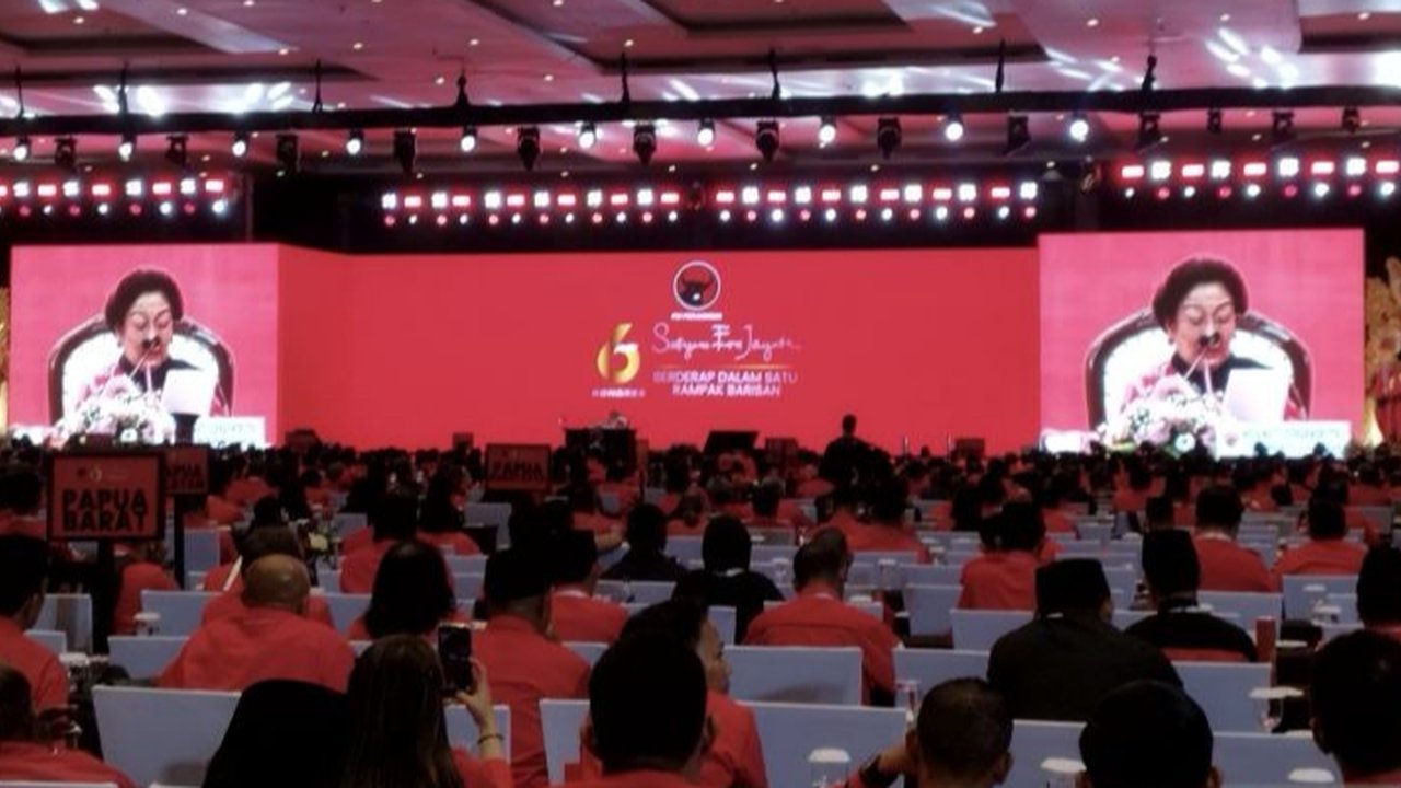 Ketua Umum PDIP Megawati Soekarnoputri meminta loyalitas kader PDIP penuh. Ia menegaskan, yang tak setia lebih baik mundur, demi menjaga ideologi partai.