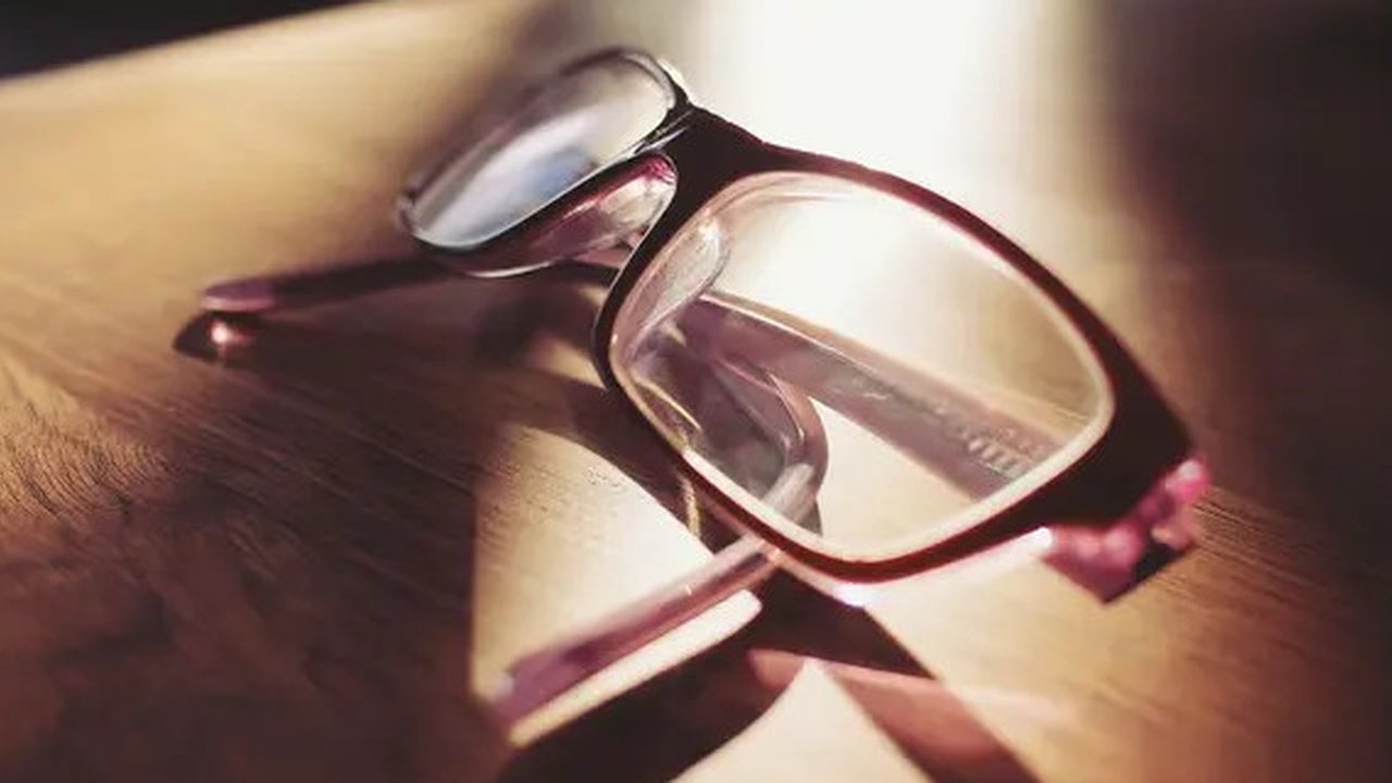 Ilustrasi kacamata pintar (smart glasses). (Doc: UrbanWearables Technology)
