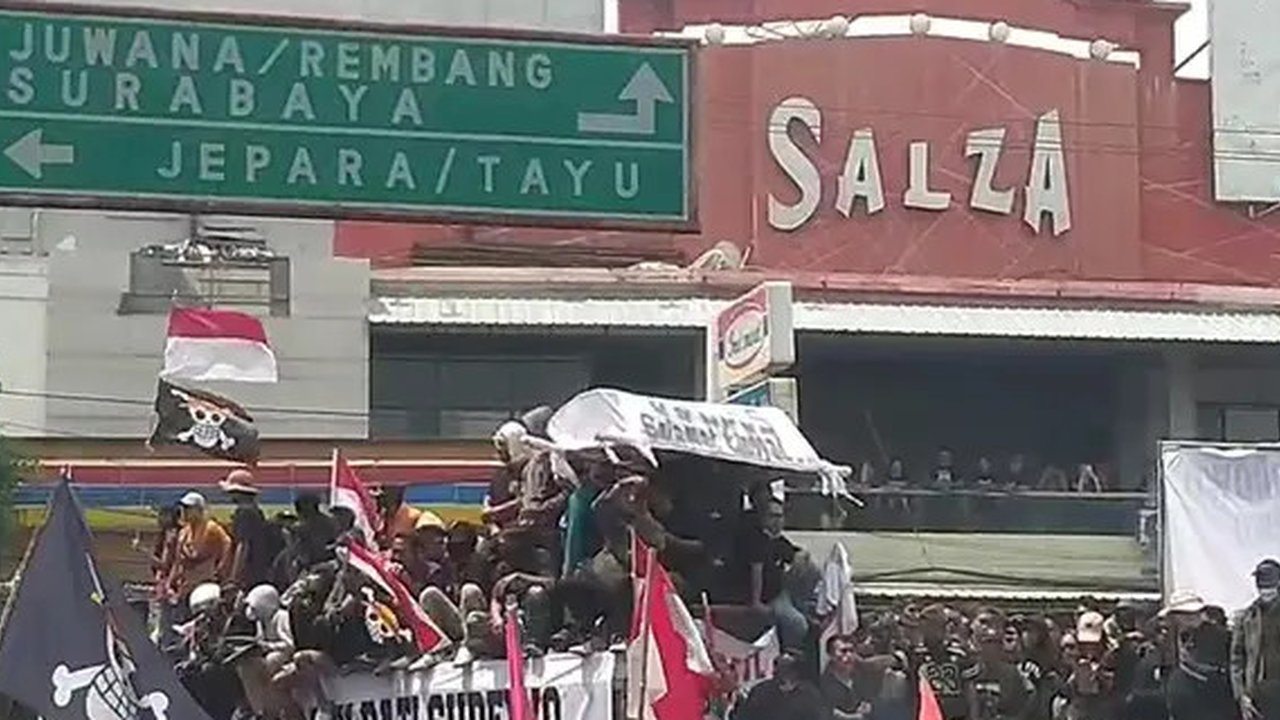 Demo pati berujung ricuh
