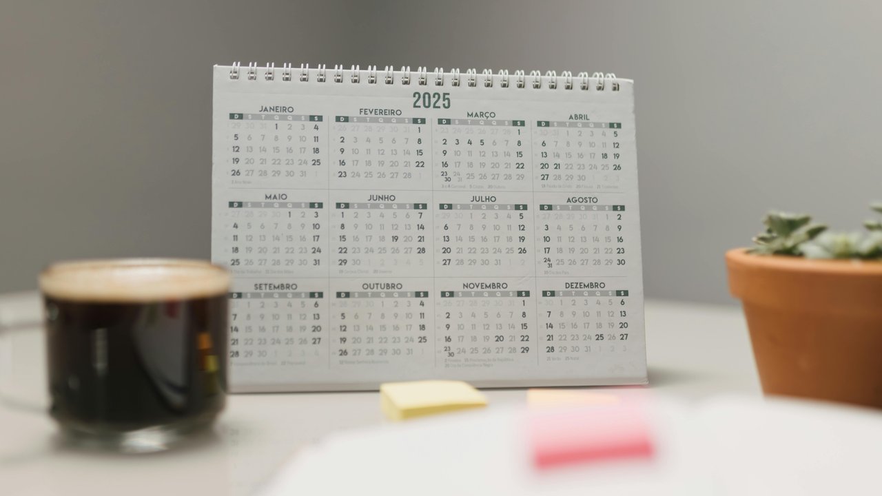 Ilustrasi kalender 2025
