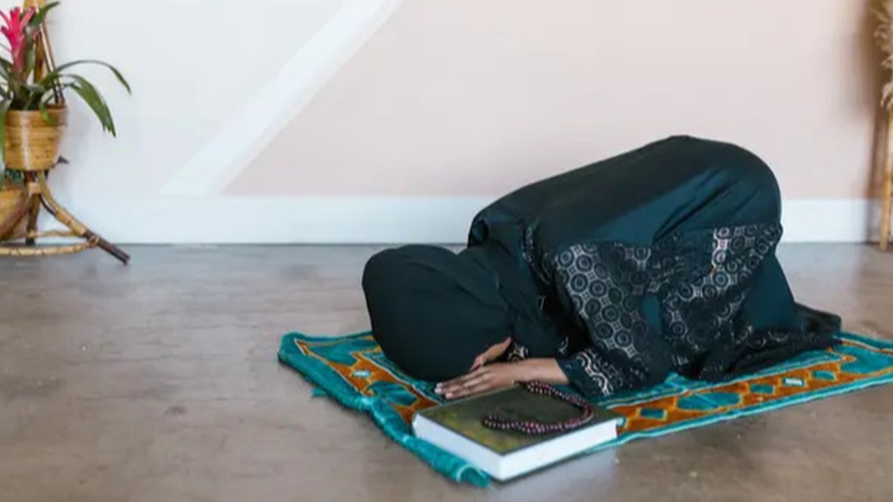 Tata Cara Salat Hajat, Niat, Doa dan Waktu Terbaik Pelaksanaannya