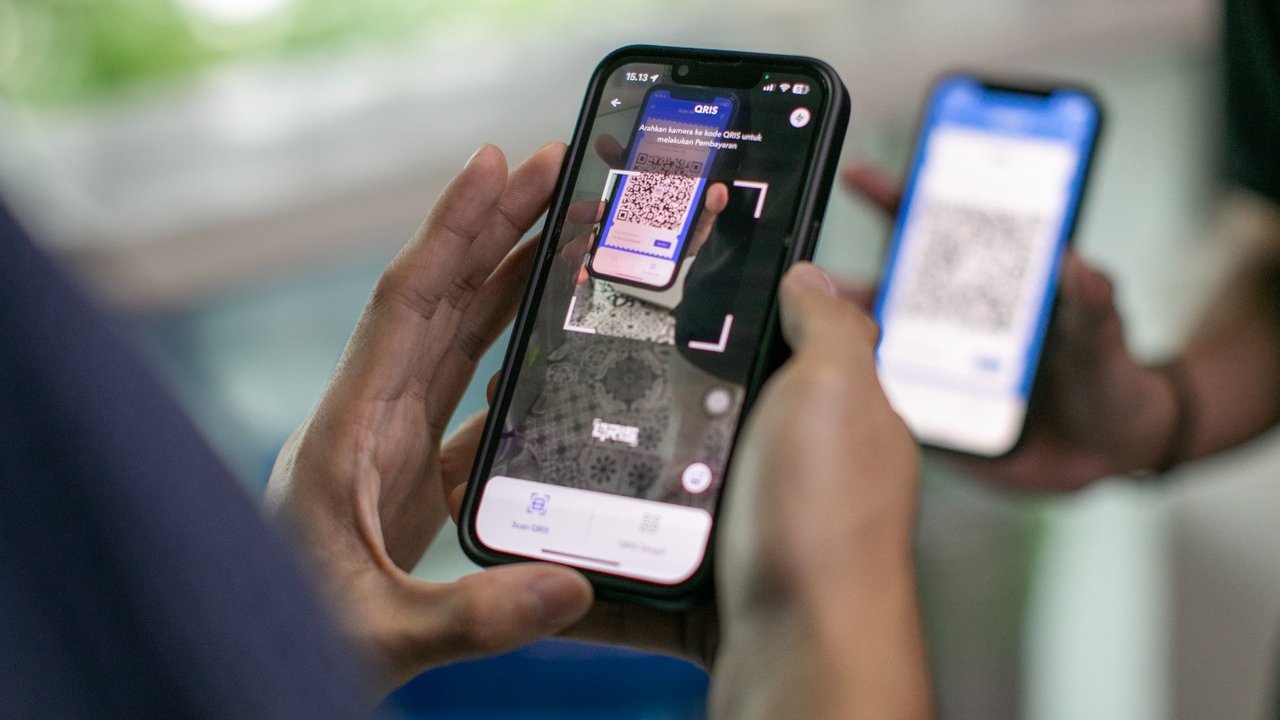 Ilustrasi transaksi pembayaran menggunakan fitur QRIS Transfer. (Foto: Istimewa)