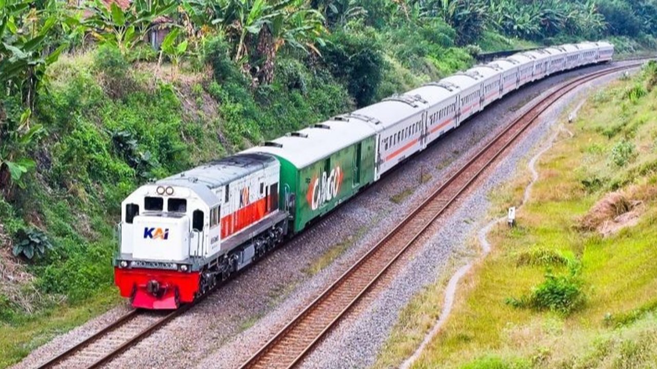 Insiden KA Bromo Anggrek anjlok di Subang sebabkan sejumlah perjalanan kereta api jarak jauh di Daop 7 Madiun alami keterlambatan dan pembatalan. Apa saja KA yang terdampak?