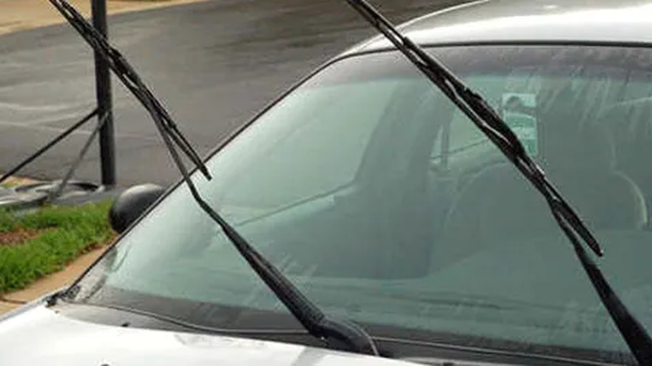 Musim Hujan Tiba, Periksa Kembali Wiper Mobil Anda
