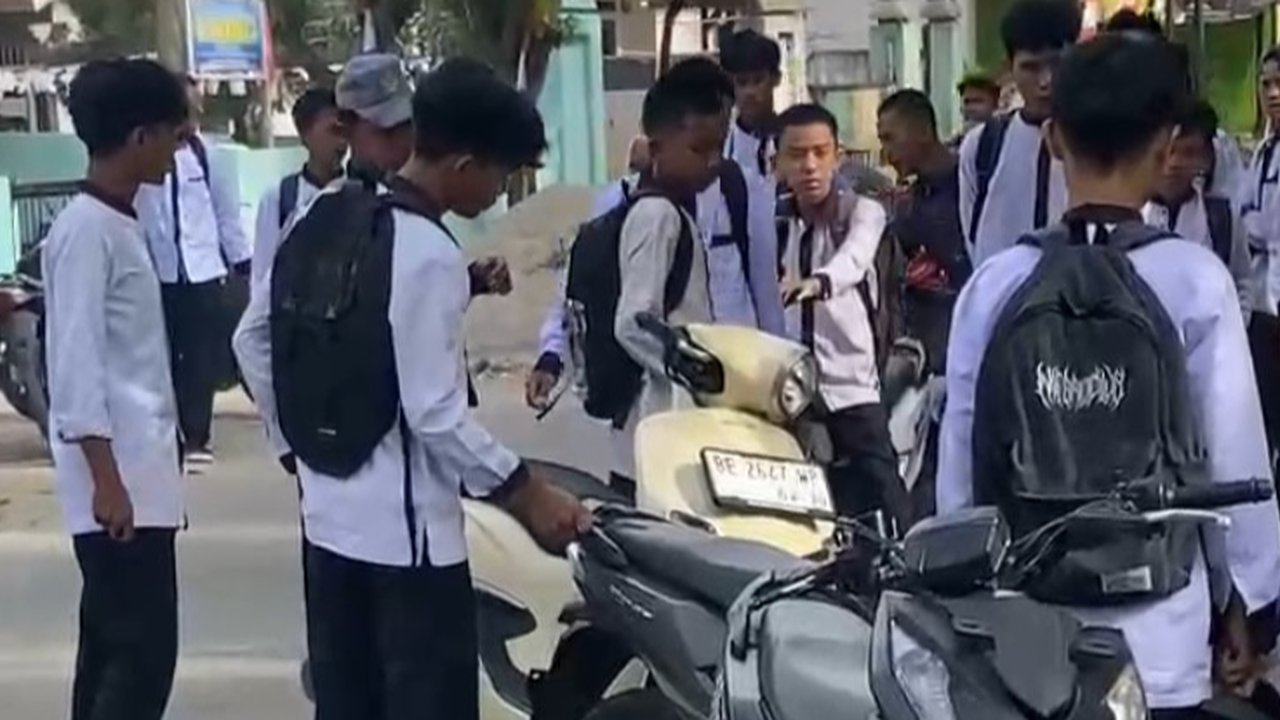Perkelahian Antar Pelajar Pecah di Depan SMAN 1 Baradatu, Satu Dibawa ke Puskesmas