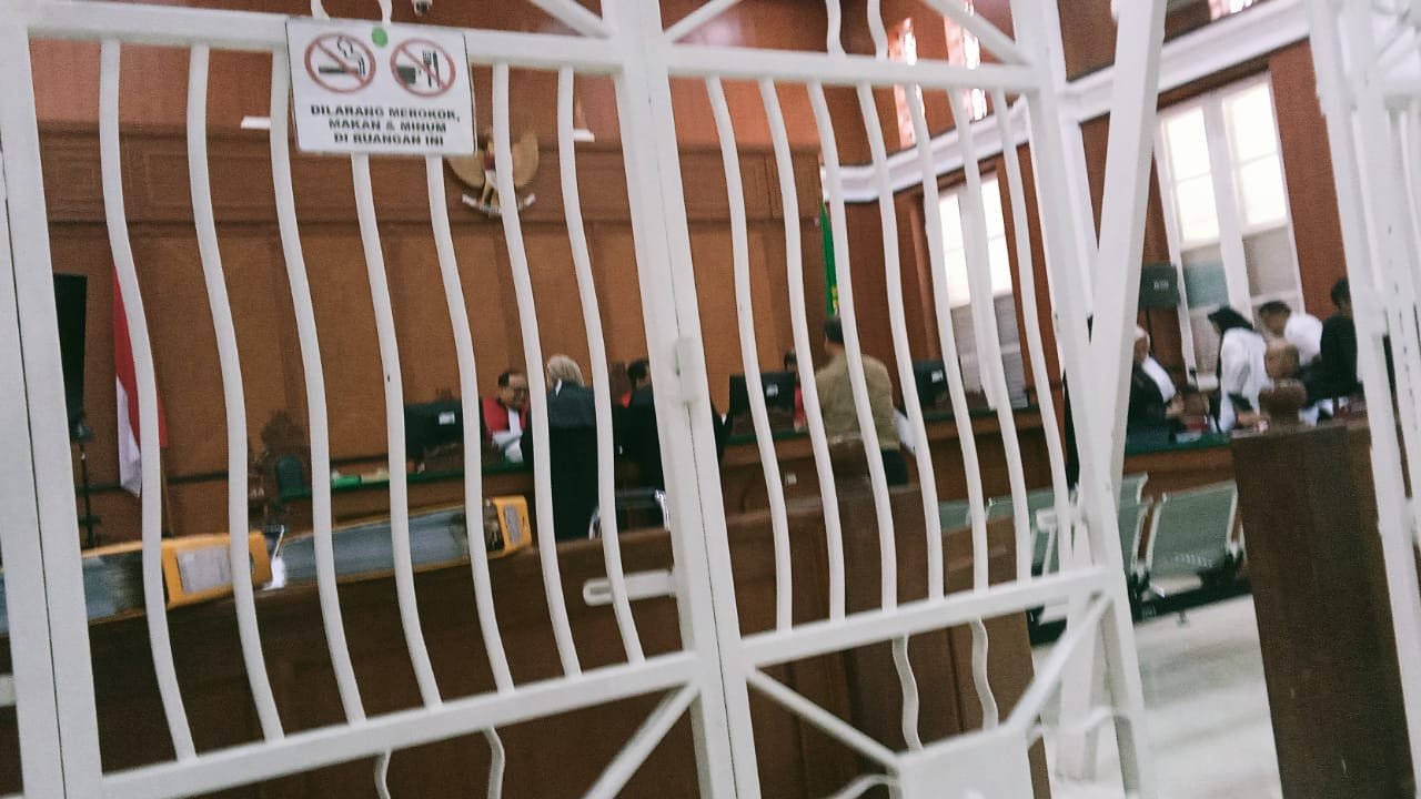 Sidang lanjutan perkara dugaan korupsi pembangunan jalan di Luwu Timur yang berlangsung di Pengadilan Tipikor Makassar. (Liputan6.com/Eka Hakim)