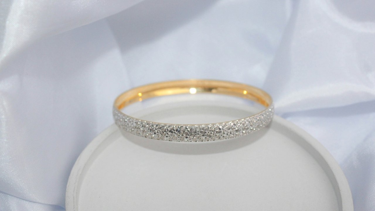 llustrasi Gelang Emas